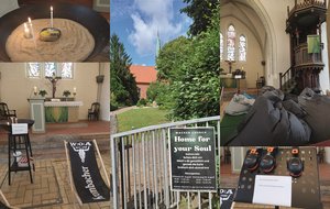 Bilder vom Inneren der Wackener Kirche sind zu sehen.